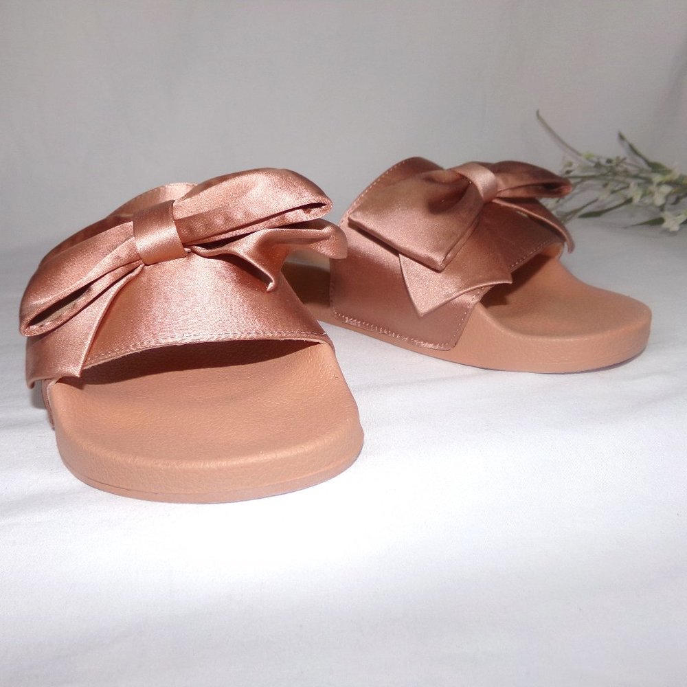 Report Gladys Slide Sandal Blush Women's Size 7 NWOT